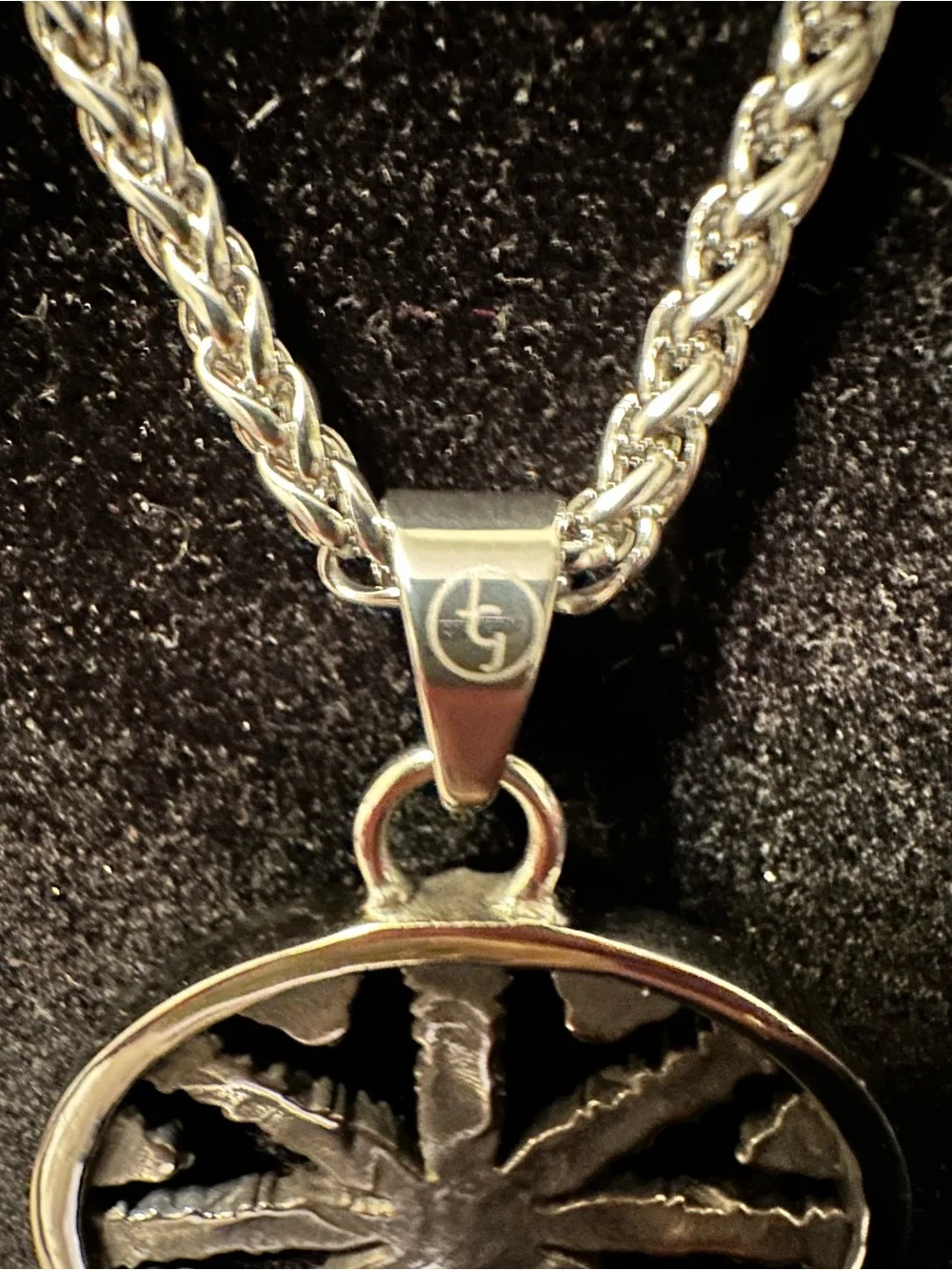 Men's Stainless Steel Dharma Wheel Pendant Necklace - Detailed Filigree Design